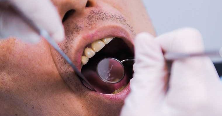 стоматологи обманывают тюменцев