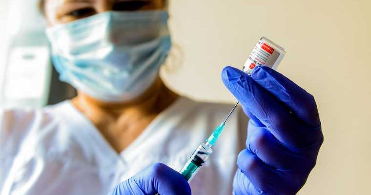 коронавирус прививки вакцина нехватка Свердловская область замгубернатора Павел Креков