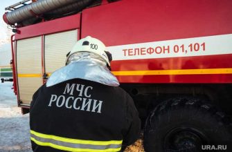 Крупный пожар произошел на заводе на юге России