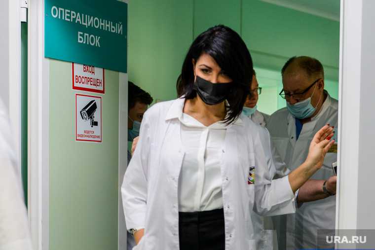 Ирина Текслер передала в детскую больницу наборы для экспресс-тестирования на выявление антигена коронавируса. Челябинск 